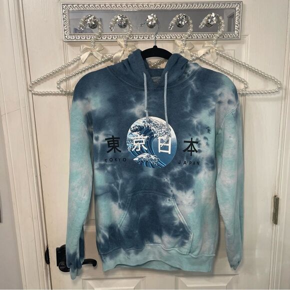 Tokyo Japan Blue Wave Hoodie - Picture 1 of 8